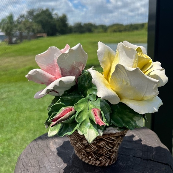 Capodimonte Porcelain Flower Rose Bouquet Basket Centerpiece Vintage - Picture 10 of 17